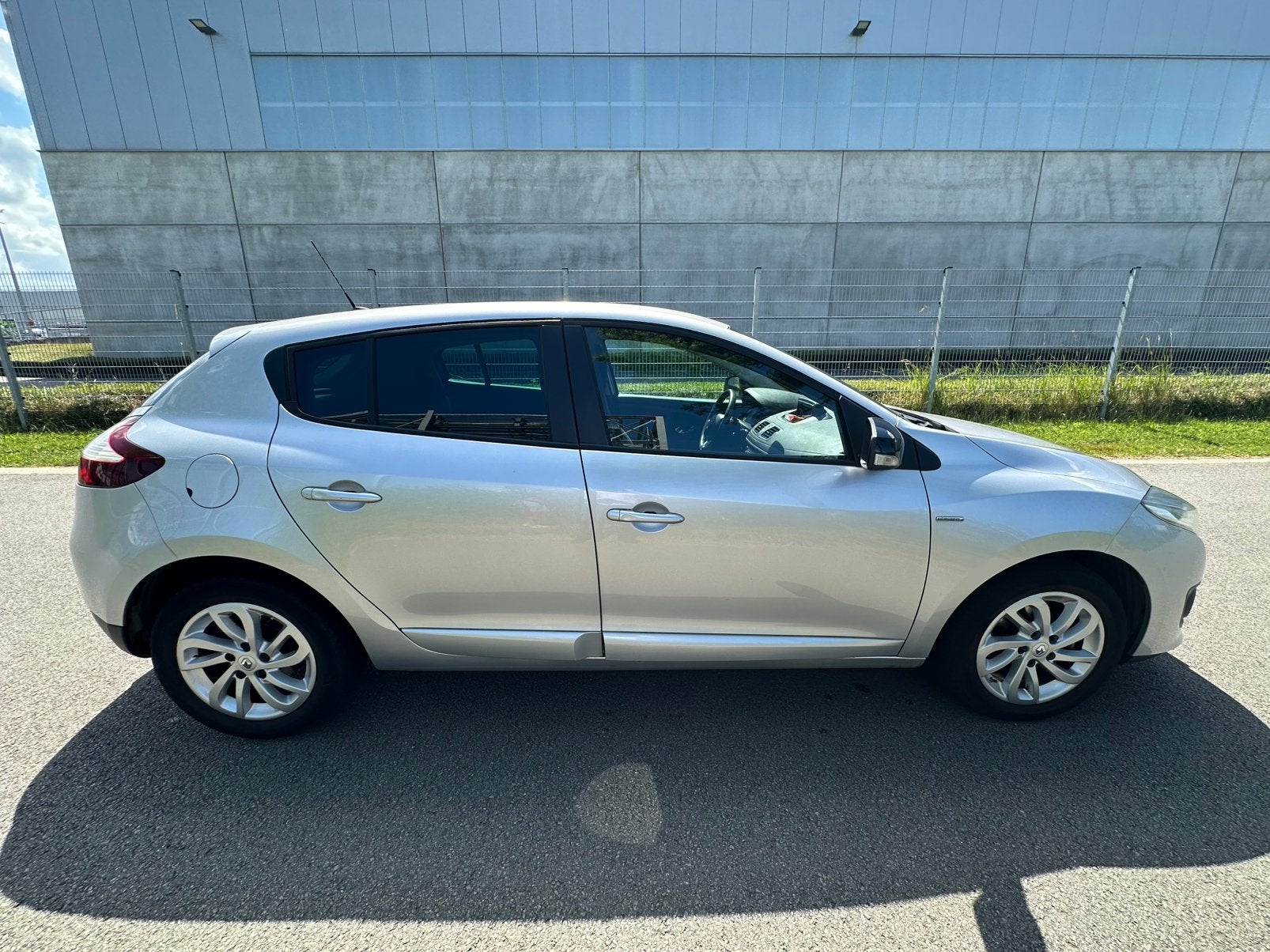 Renault Megane | 1.4 Benzine| Airco| Garantie+Keuring, Auto's, Renault, Dealer onderhouden, Euro 6, Stadsauto, Verlengde garantie