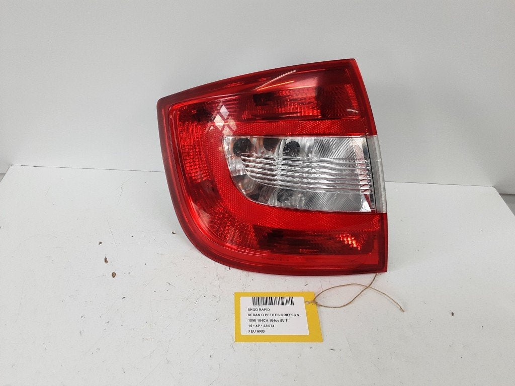 FEU ARRIÈRE GAUCHE Skoda Rapid (5JH945257), Utilisé, Info@skoda-auto.de, Skoda, Max-Planck-Straße  3-5
64331  Weiterstadt, DE