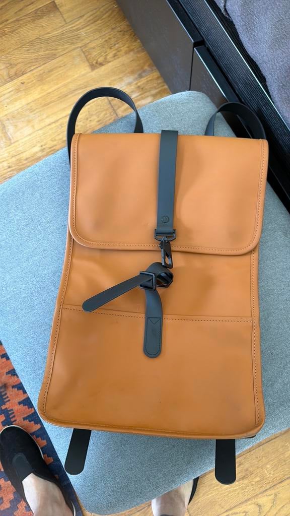 Bruinbruine rugzak Rains, Handtassen en Accessoires, Tassen | Rugtassen, Ophalen of Verzenden, Zo goed als nieuw