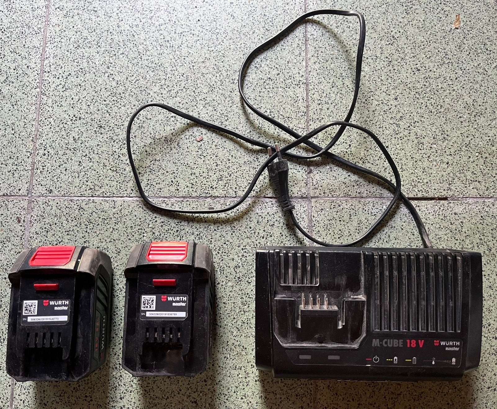 Würth Powerpack M-Cube 18V (oplaadstation + 2accu’s), Enlèvement, Utilisé, Rechargeable