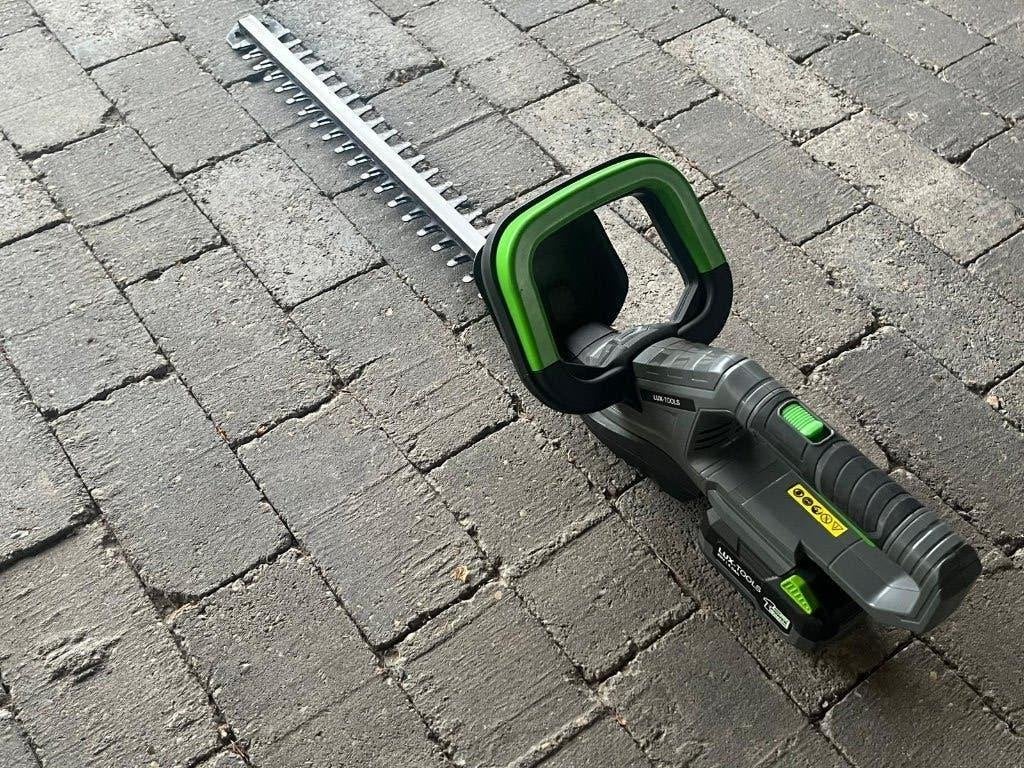 Lux-Tools accu heggenschaar 20V + 4.0Ah accu + lader, Jardin & Terrasse, Taille-haies, Comme neuf, Batterie, Enlèvement