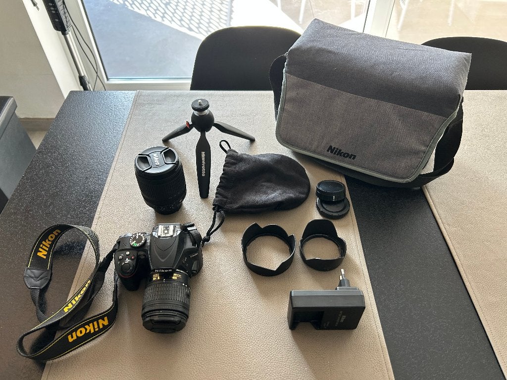nikon D3400 met éxtra zoomlens - als nieuw - met accessoires, Ophalen, Spiegelreflex, Lensdop, Zo goed als nieuw