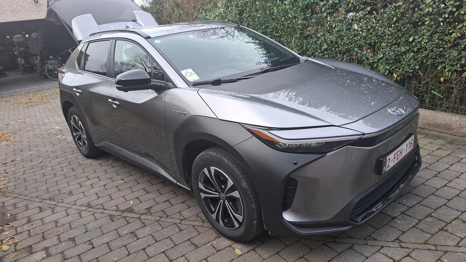 Toyota BZ4X 2024 Business Plus en parfait état, Autos, Argent ou Gris, Achat, Euro 6, Noir