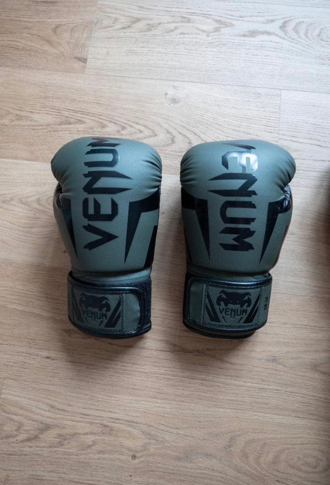 Gants de kickboxing Venum Elite kaki 16 oz, Enlèvement, Comme neuf, Gants de boxe