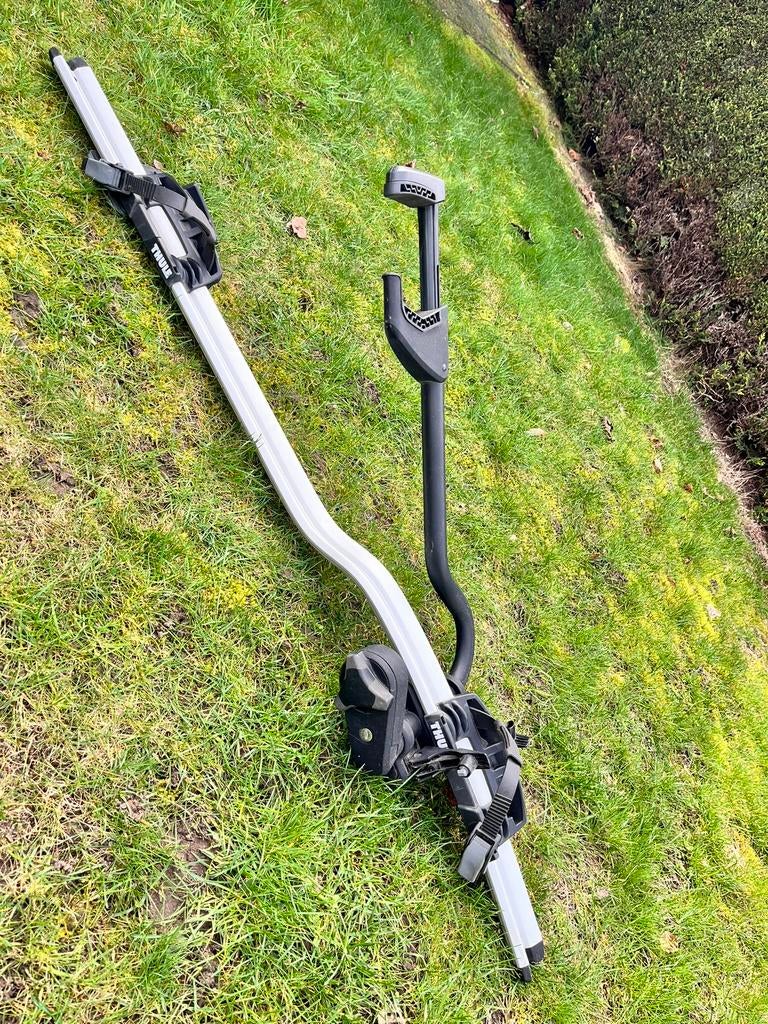 Fietsdrager Thule voor op dak, Auto diversen, Fietsendragers, Ophalen, 3 fietsen of meer, Gebruikt, Brede banden