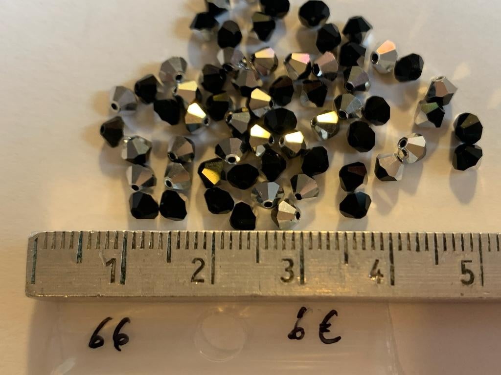 66 Swarovski tolletjes zwart, Ophalen of Verzenden, Nieuw, Kraal