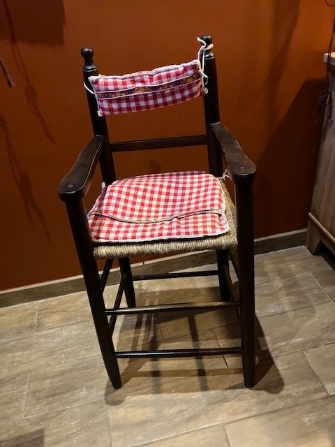 ANCIENNE CHAISE POUR ENFANT. 38 X 32 CM, H D'ASSISE 52 CM, Antiquités & Art, Curiosités & Brocante, Enlèvement