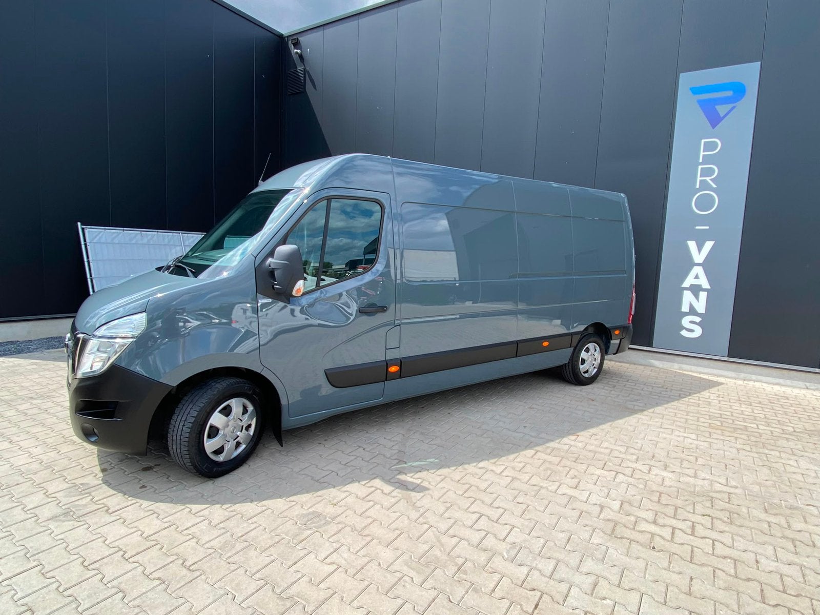 Nissan Interstar L3H2 Auto|Cam|Navi|Cruise|Airco|Inricht|BTW, Autos, Argent ou Gris, Achat, Entreprise, 3 places