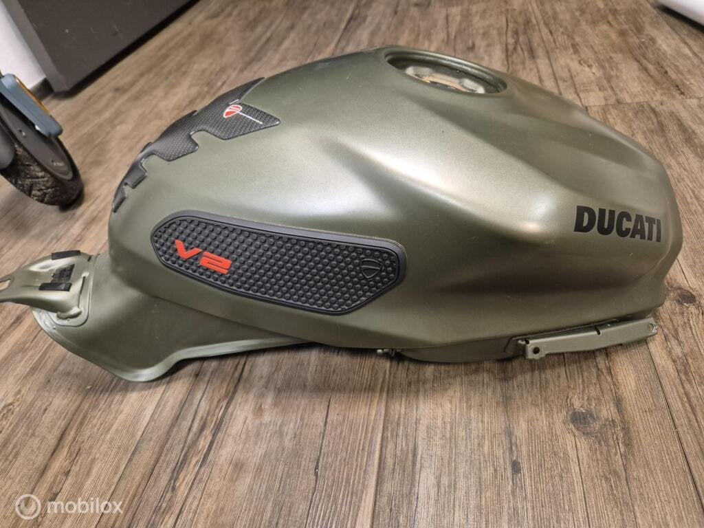 Benzinetank brandstoftank tank panigale V2 43219651T, Motos, Enlèvement ou Envoi, Factorystore.service@ducati.com, Via Antonio Cavalieri Ducati, 74/5, 74/6, 40132 Bologna BO