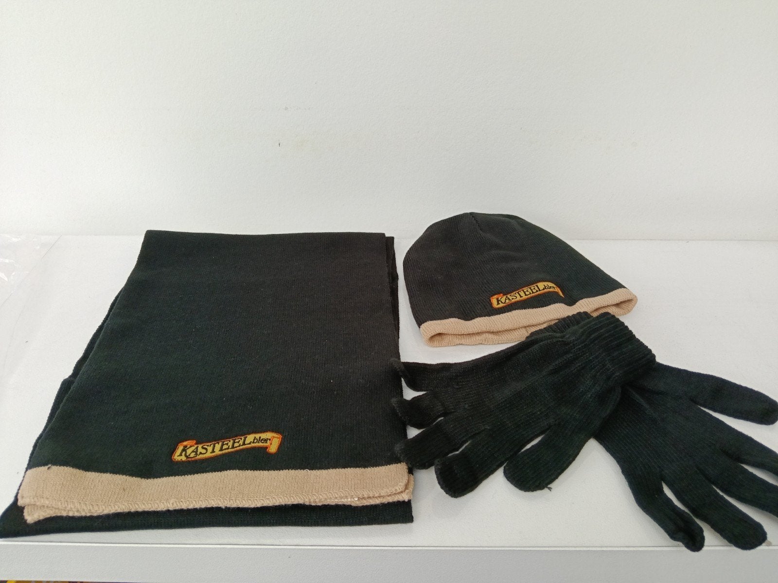 Muts, sjaal en handschoenen. €2,50 per setje. Kasteelbier., Ophalen of Verzenden