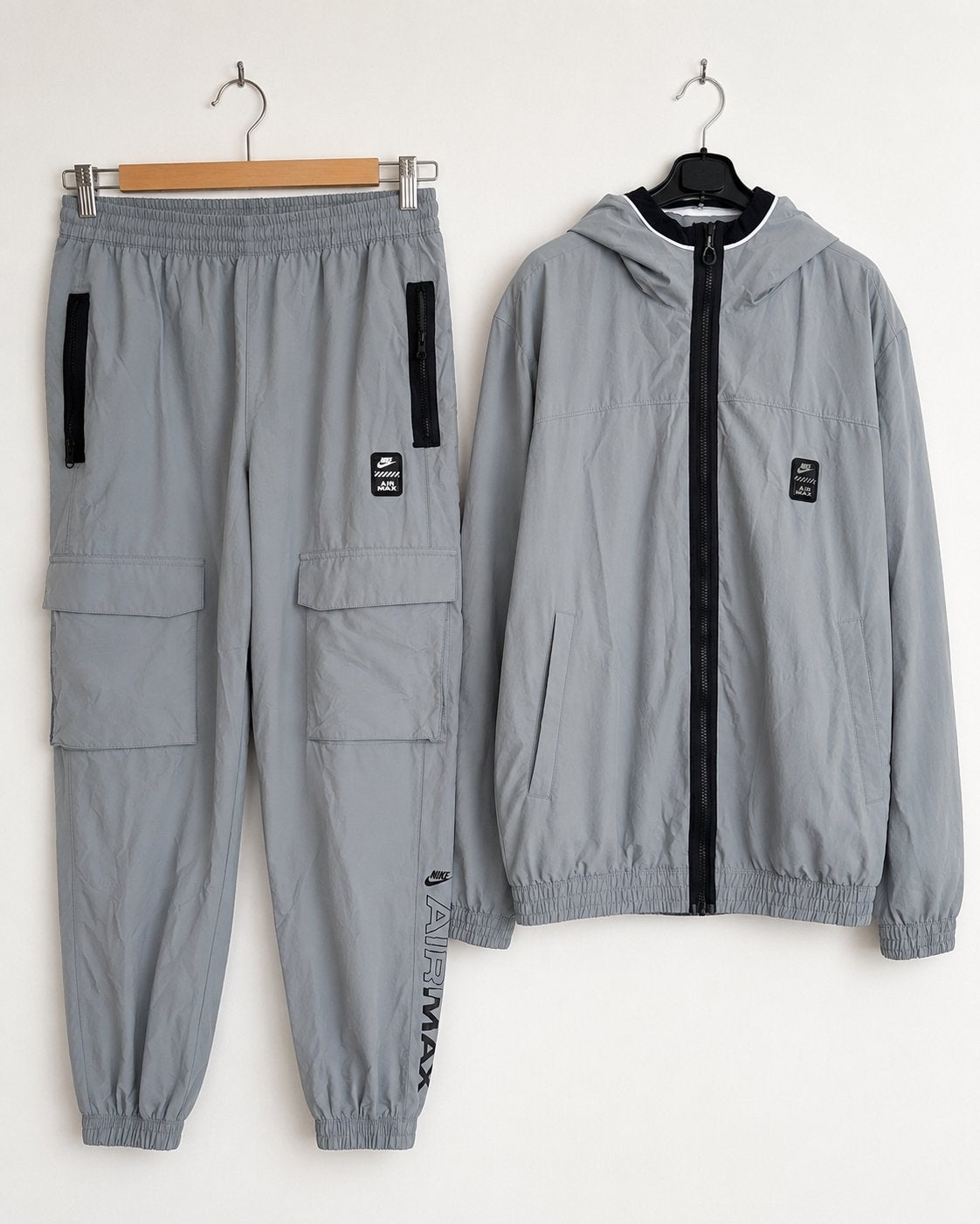 Ensemble Nike Air Max gris – veste + pantalon 2026, Enlèvement ou Envoi, Comme neuf