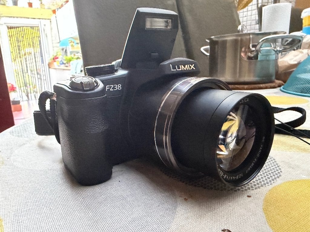 Panasonic Lumix DMC-FZ38, TV, Hi-fi & Vidéo, Appareils photo numériques, Comme neuf, Appareil photo compact, Panasonic, 8 fois ou plus