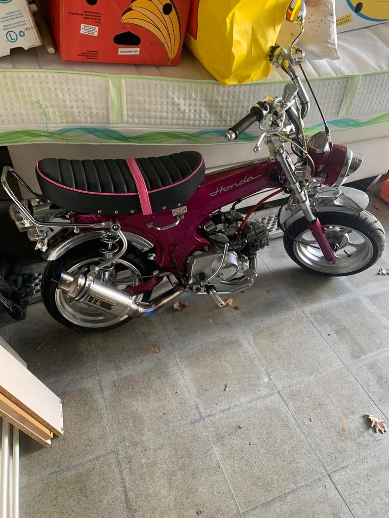 Honda dax zeer weinig km kl B, Fietsen en Brommers, Ophalen, Zo goed als nieuw