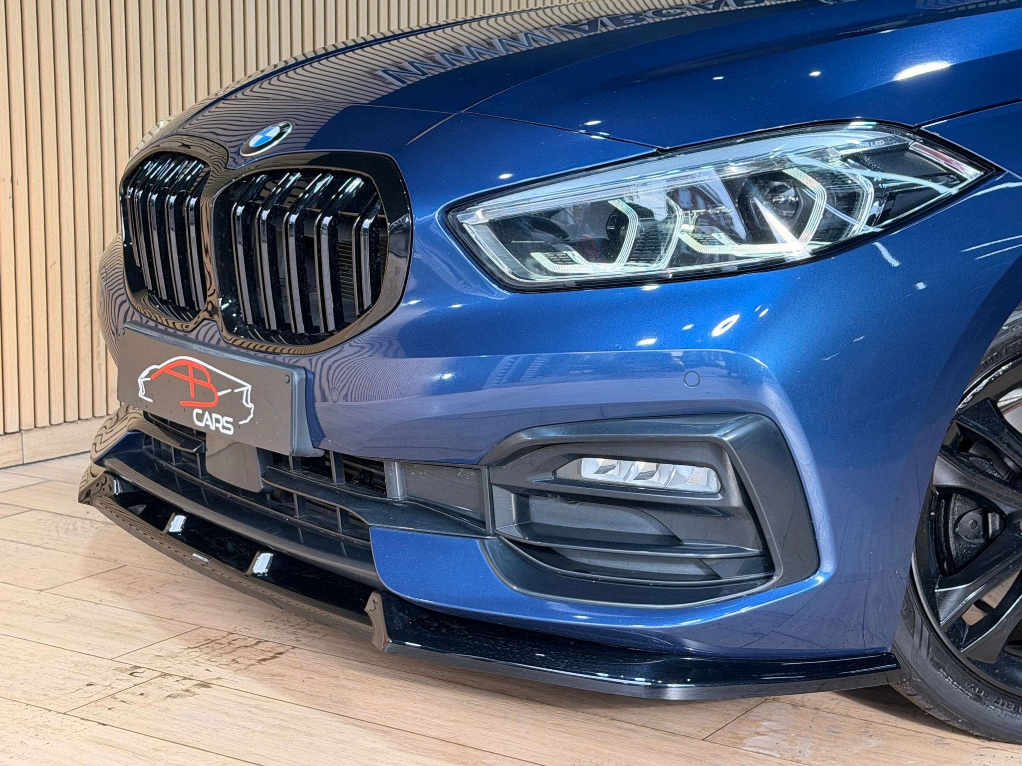 BMW 1 Serie 118 iA * PACK SPORT - LOOK M * GARANTIE 12 MOIS, 100 kW, https://public.car-pass.be/vhr/02e8adde-e9af-4f36-969b-e6256269b2e2