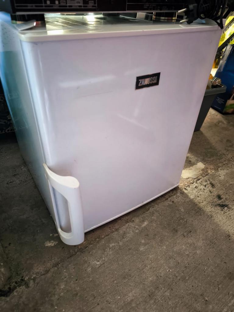mini congelateur zanussi 50€, Elektronische apparatuur, Koelkasten en IJskasten, Ophalen, Zo goed als nieuw