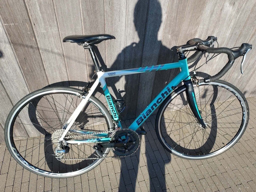 Bianchi Via Nirone 7 + klikpedalen & koersbroek, Vélos & Vélomoteurs, Autres marques, Frein sur jante, Enlèvement, 28 pouces