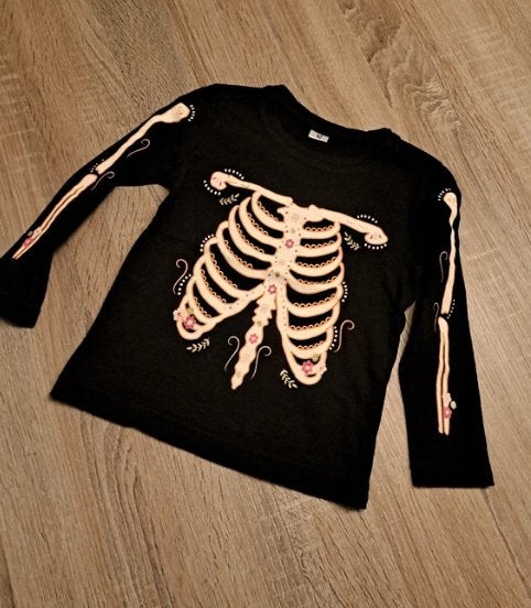 Zwarte longsleeve met skelet 92, Kinderen en Baby's, Ophalen of Verzenden, Zo goed als nieuw, Meisje, Shirt of Longsleeve