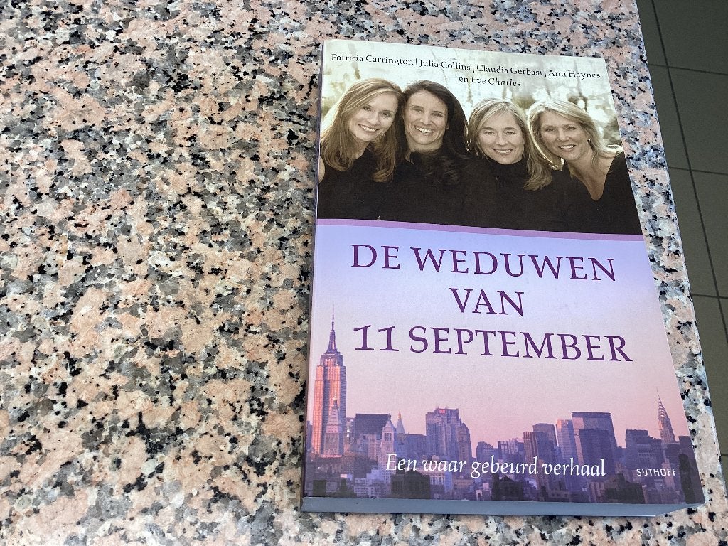 De weduwen van 11 september. Waar gebeurd verhaal, Ophalen of Verzenden, Zo goed als nieuw, Amerika