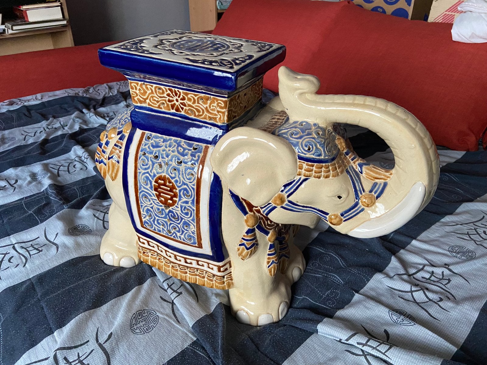 Stenen olifant bijzettafel, Ophalen, Zo goed als nieuw