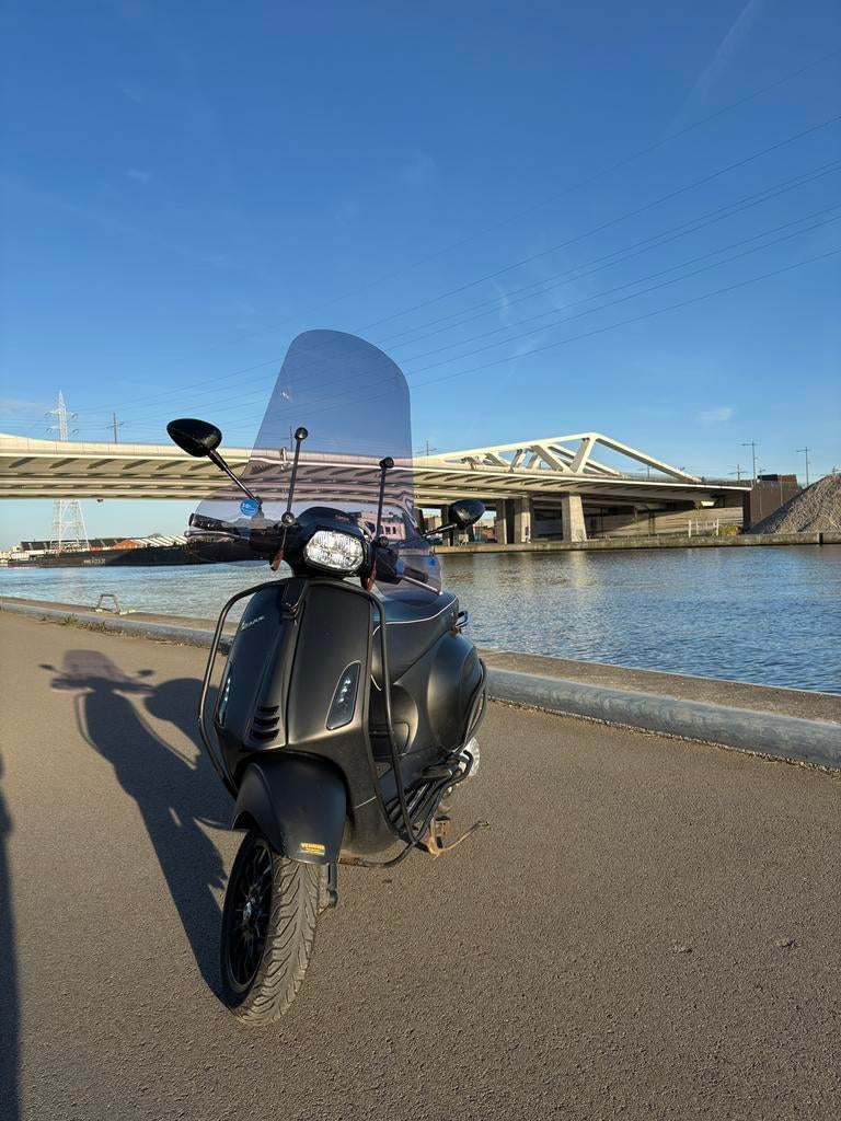 Vespa Sprint B Klasse BIJNA FULL OPTION, Enlèvement ou Envoi, Comme neuf, Classe B (45 km/h), Essence