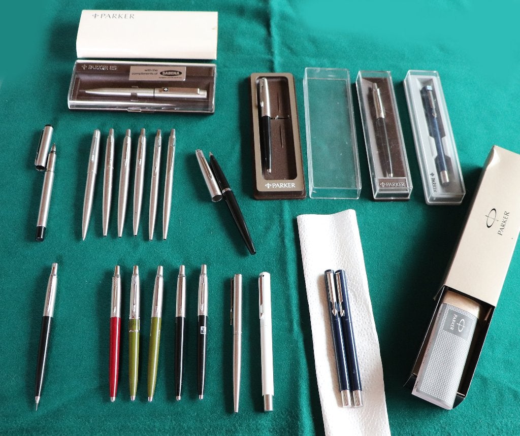 Lot de 22 stylos Parker vintage + recharges — dont Sabena, Enlèvement ou Envoi, Stylo à bille, Parker, Avec boîte