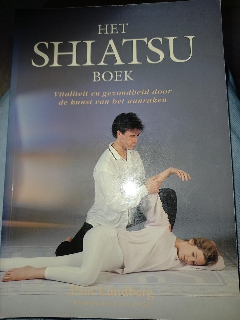 Het shiatsu boek paul lundberg, Boeken, Ophalen of Verzenden