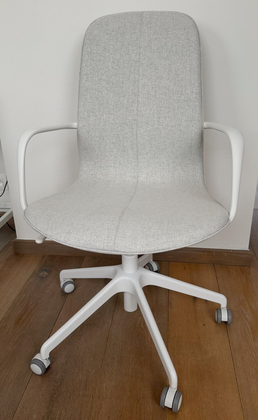 Chaise de bureau Ikea gris blanc avec accoudoir et roulettes, Enlèvement, Comme neuf, Gris, Chaise de bureau