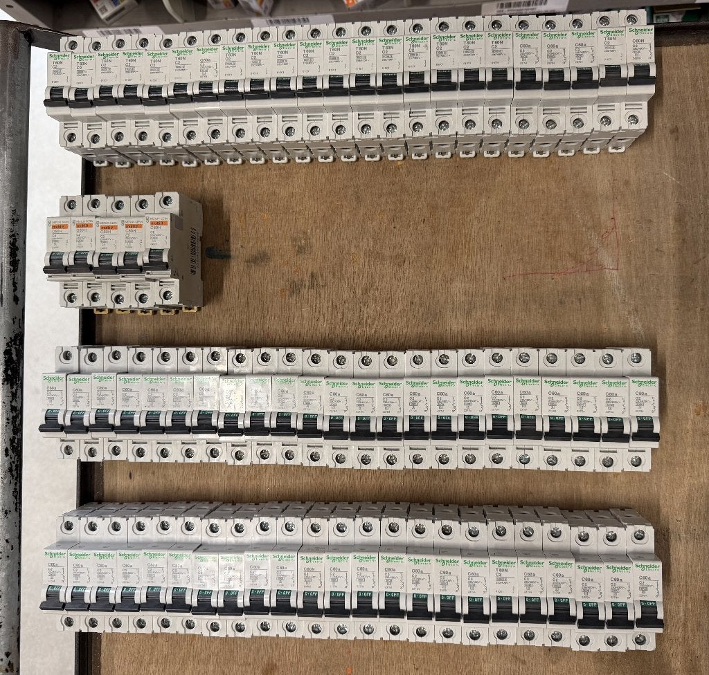 Lot automaten 1P 2A C, Ophalen, Nieuw, Schneider Electric, Installatieautomaat