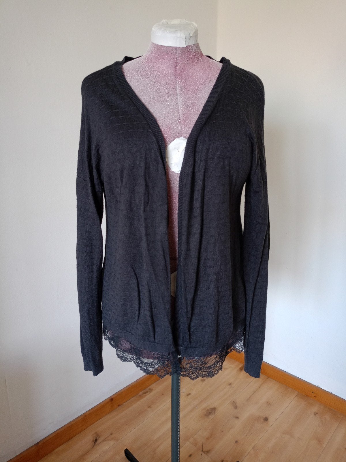Gilet gris In Extenso - taille L - très bon état, Vêtements | Femmes, Pulls & Gilets, Taille 42/44 (L), Gris, Enlèvement ou Envoi