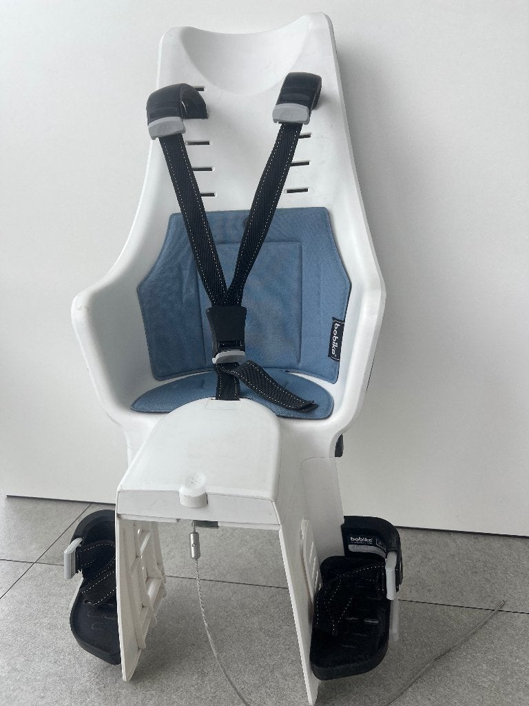 Bobike Maxi Exlusive fietsstoeltje wit/grijs/blauw, Fietsen en Brommers, Fietsaccessoires | Fietsstoeltjes, Ophalen, Voetsteuntjes