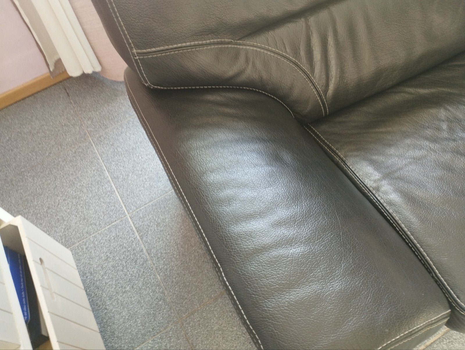 A vendre canapé cuir noir 2places avec coutures blanches, Enlèvement, Utilisé, Cuir