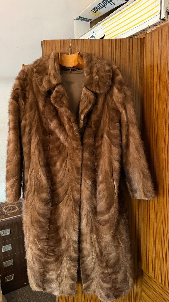 Prachtige vintage jas in echt bont - klassieke lange mantel, Kleding | Dames, Jassen | Winter, Ophalen, Gedragen, Maat 46/48 (XL) of groter