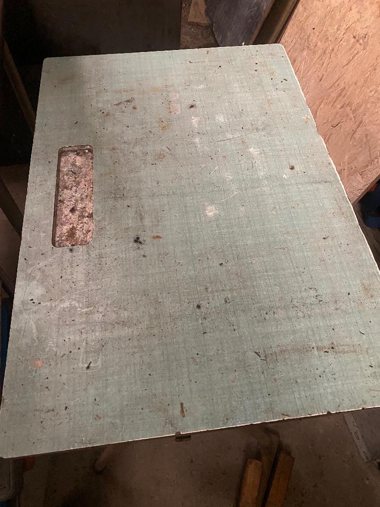 Ancien banc d école, Enlèvement