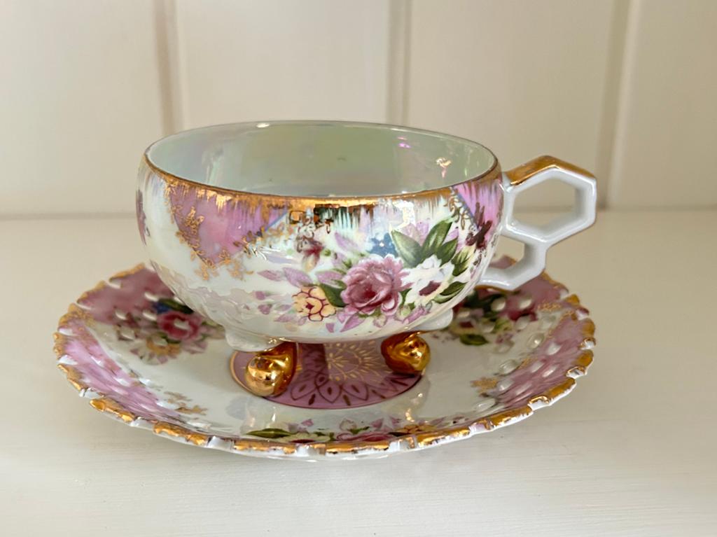 Brocante tasje en ondertasje, Verzamelen, Porselein, Kristal en Bestek, Ophalen of Verzenden, Zo goed als nieuw