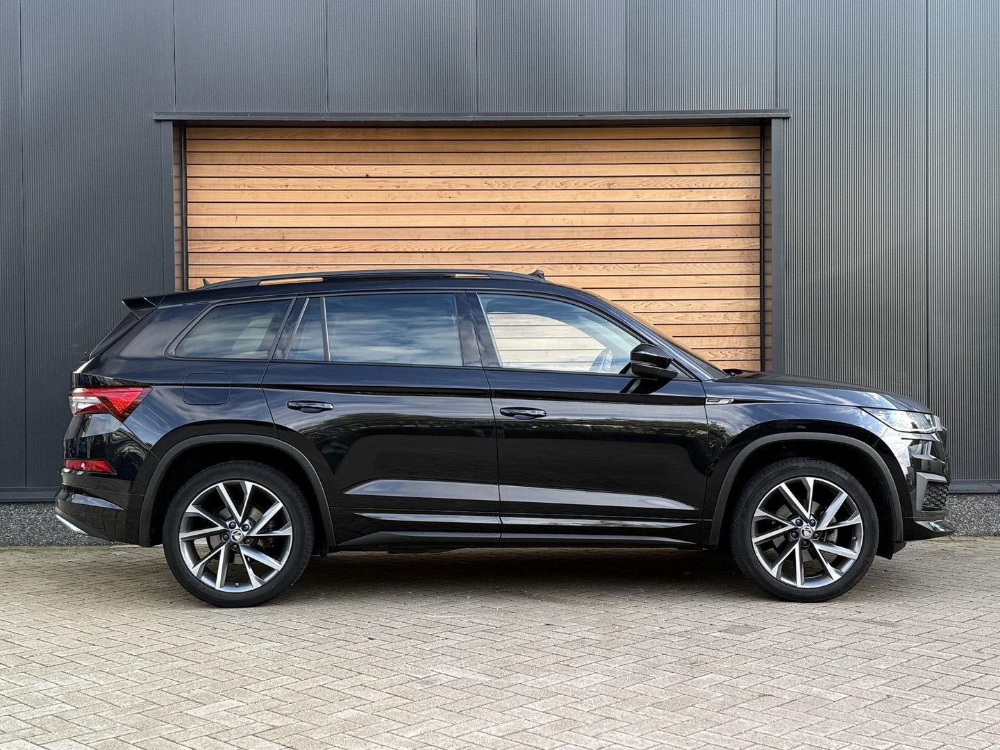 Skoda Kodiaq 1.5 TSI Sportline Business SPORTSTOELEN|TREKHAA, Auto's, Automaat, 164 g/km, Zwart, Bedrijf