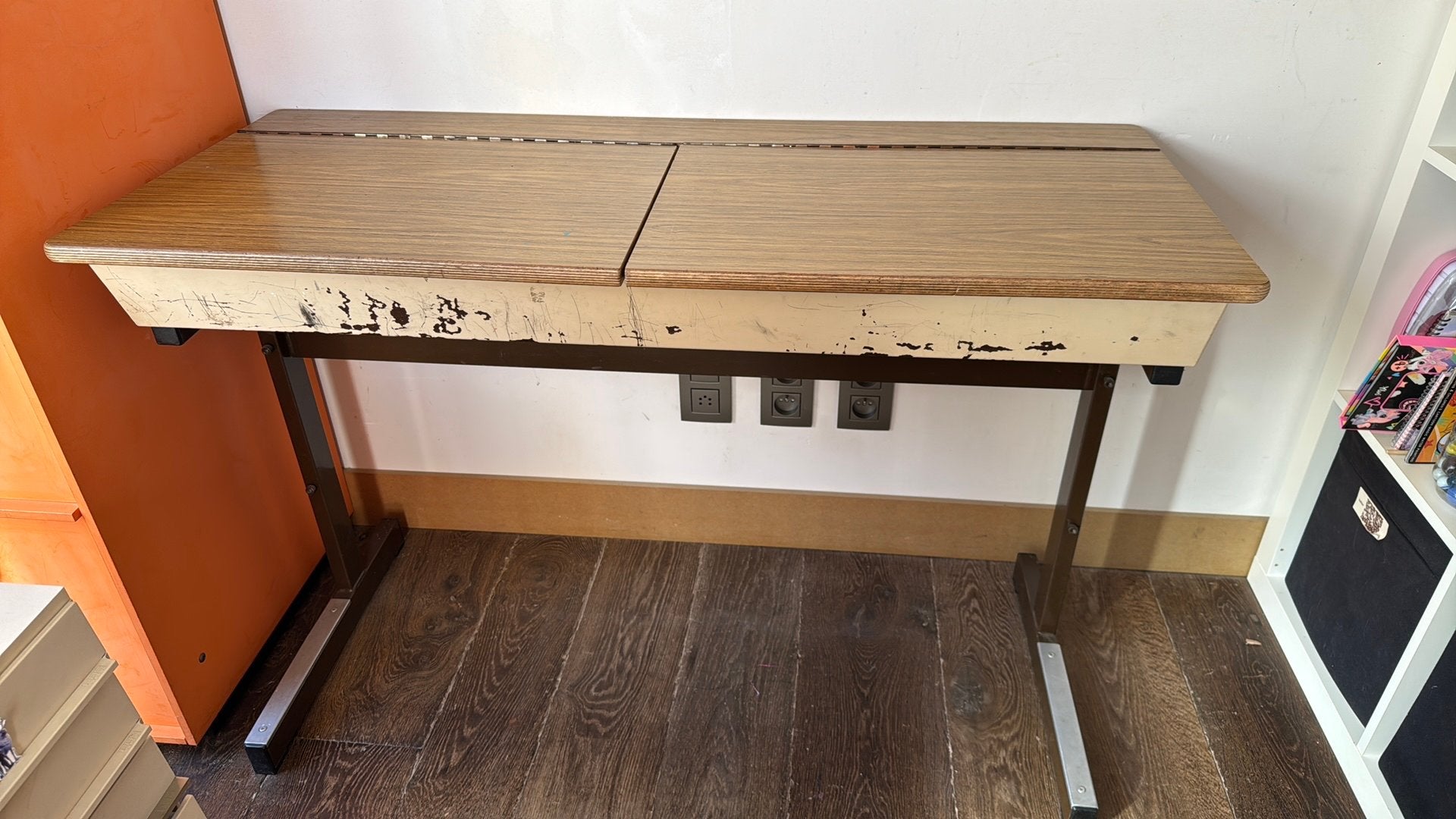 Oude schoolbureau, Huis en Inrichting, Ophalen, Zo goed als nieuw, Schoolbureau