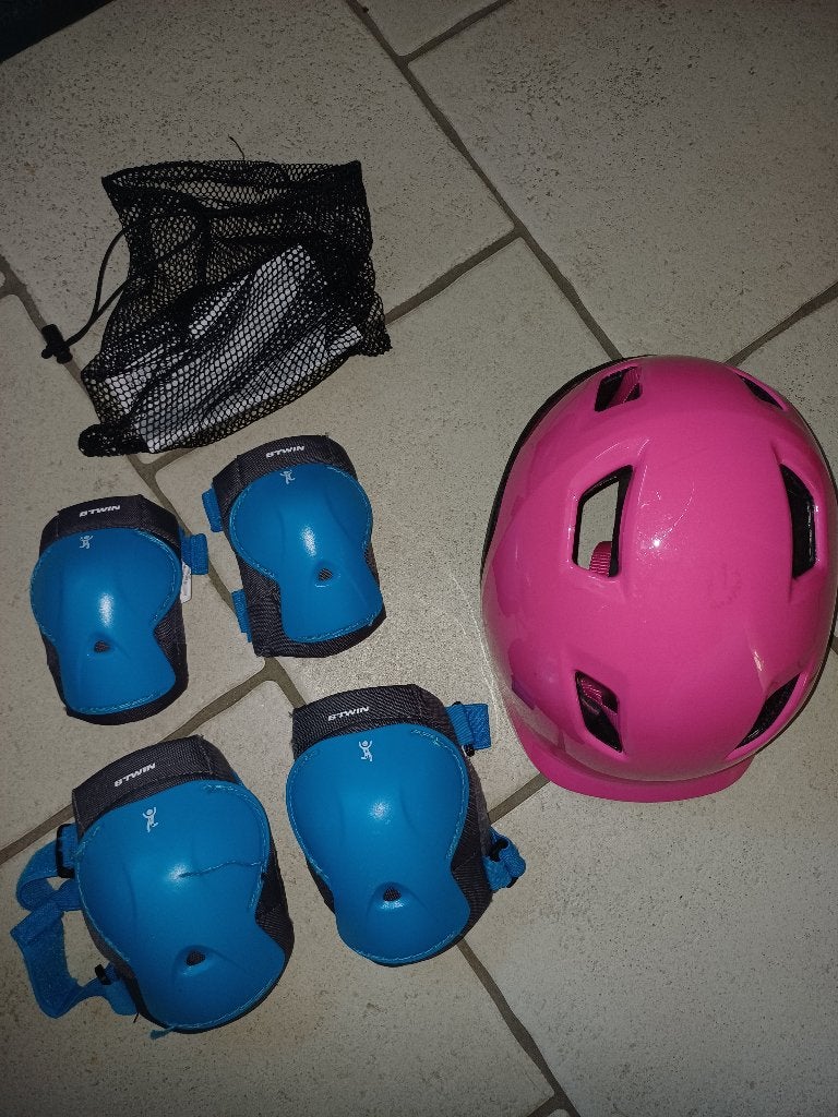 Casque, genouillères et coudières 8-10 ans, Enlèvement ou Envoi, Comme neuf