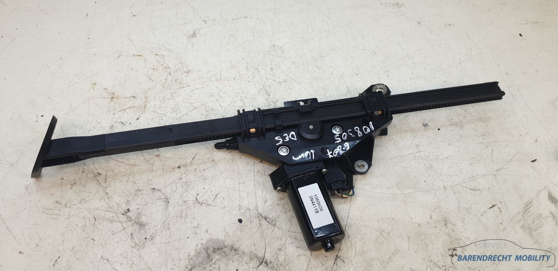 Gordelaangever E-klasse Cabriolet W207 Mercedes 2078600182 o, Gebruikt, Mercedes-Benz AG, Mercedes-Benz, Mercedesstrasse 120
70372  Stuttgart, DE