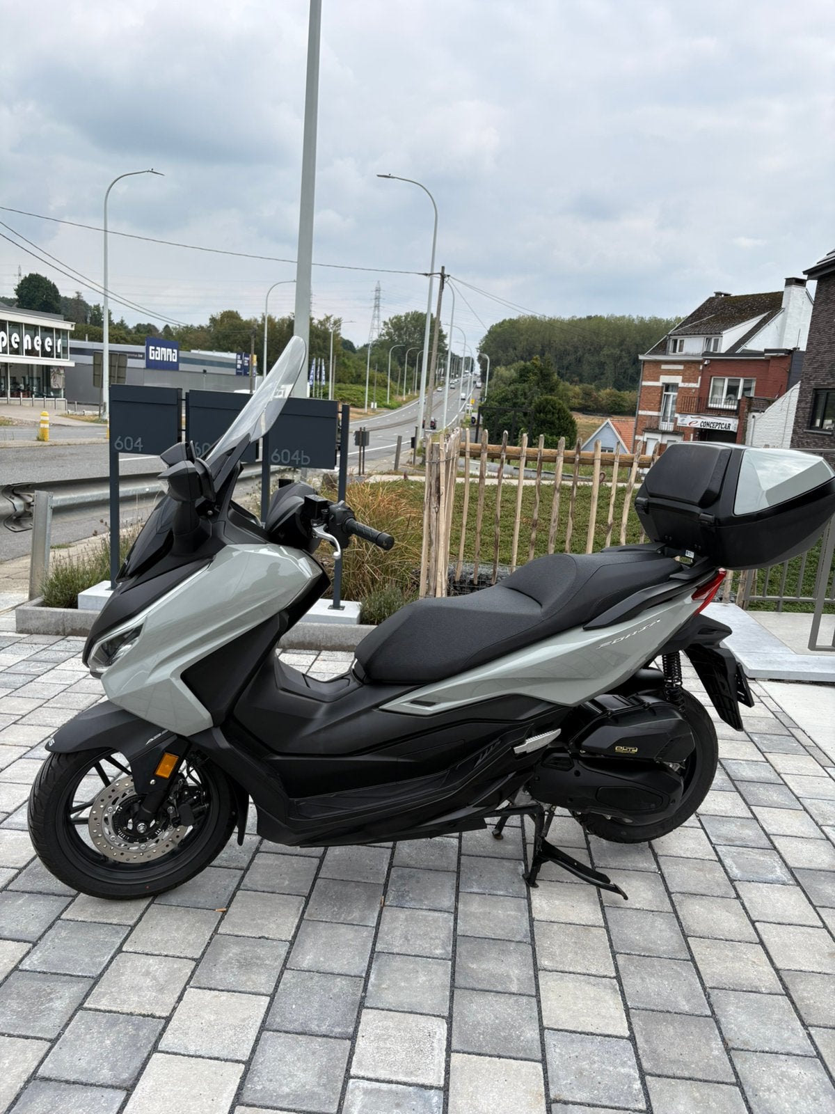 Honda forza 125 1800 km, Ophalen of Verzenden, Zo goed als nieuw, Elektrisch