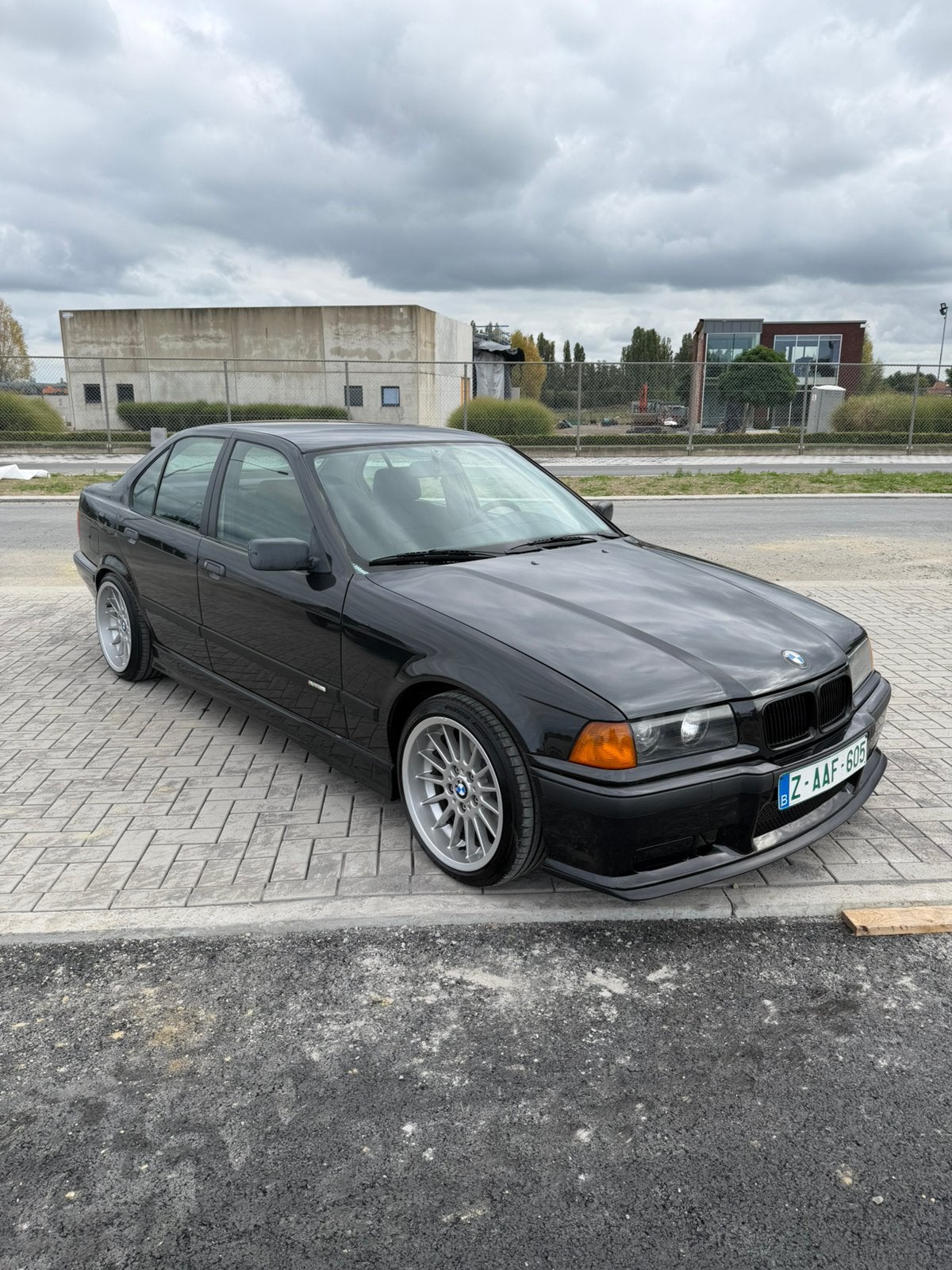 Bmw 318i benzine oldtimer al gekeurd voor verkoop, foto 10