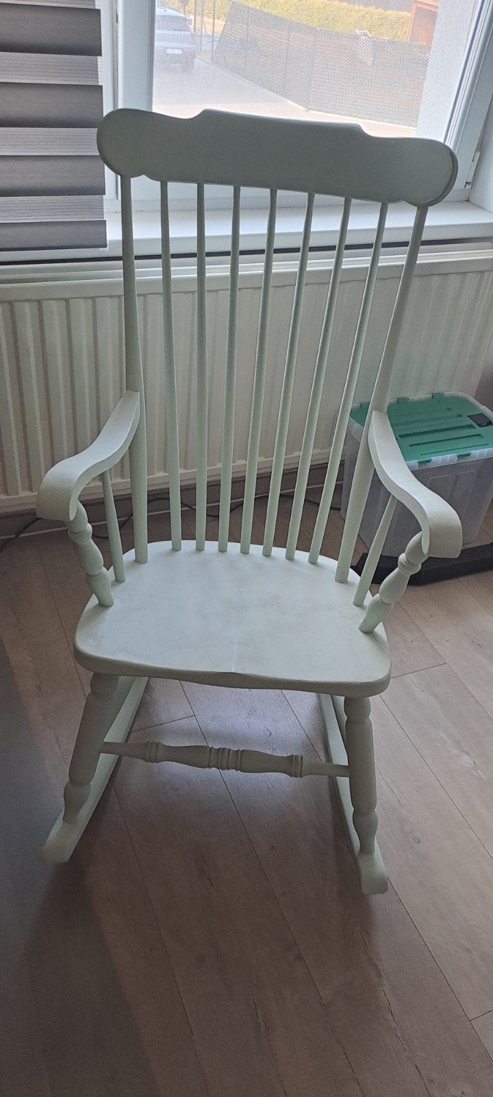 Mintgroen schommelstoel, Ophalen