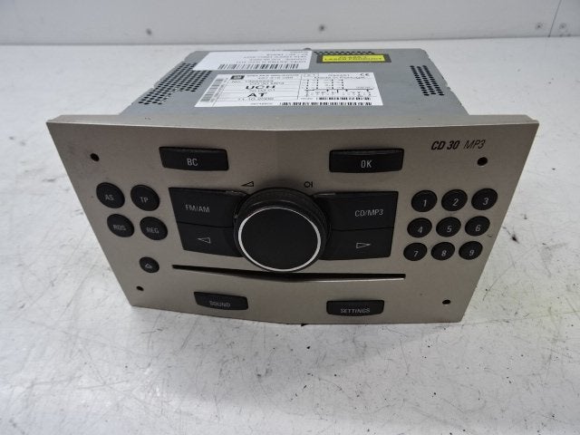 RADIO Opel Astra H GTC (L08) (01-2005/12-2011) (497316088), Autos : Pièces & Accessoires, Autres pièces automobiles, Opel, Utilisé