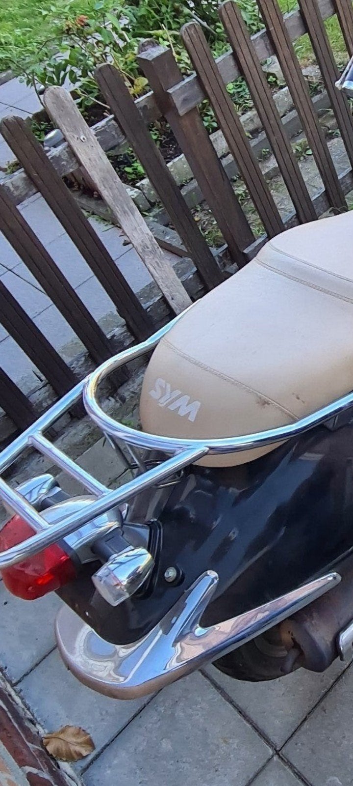 porte-bagages arrière Sym Allo chromé d'origine, Vélos & Vélomoteurs, Enlèvement ou Envoi