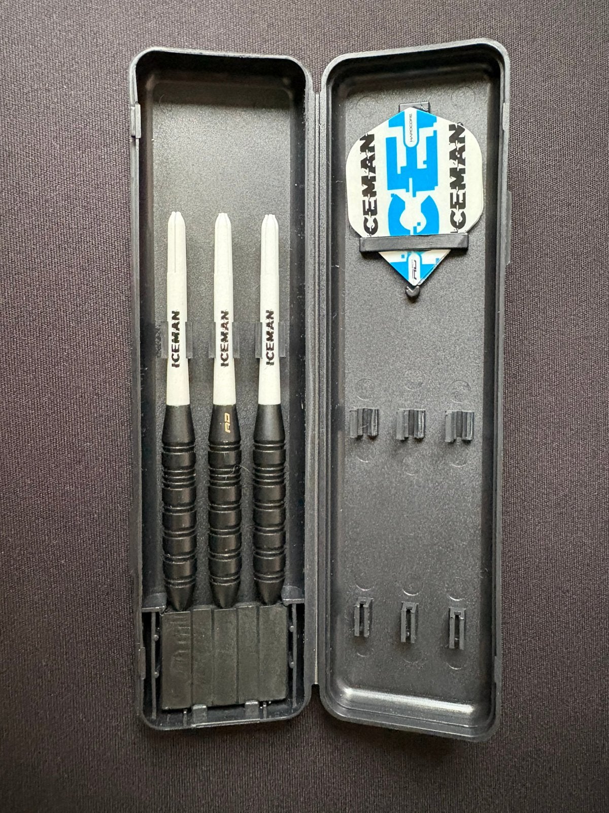 Iceman Dartpijlen – 24 gram + Case, Sport en Fitness, Darts, Ophalen, Zo goed als nieuw, Pijlen