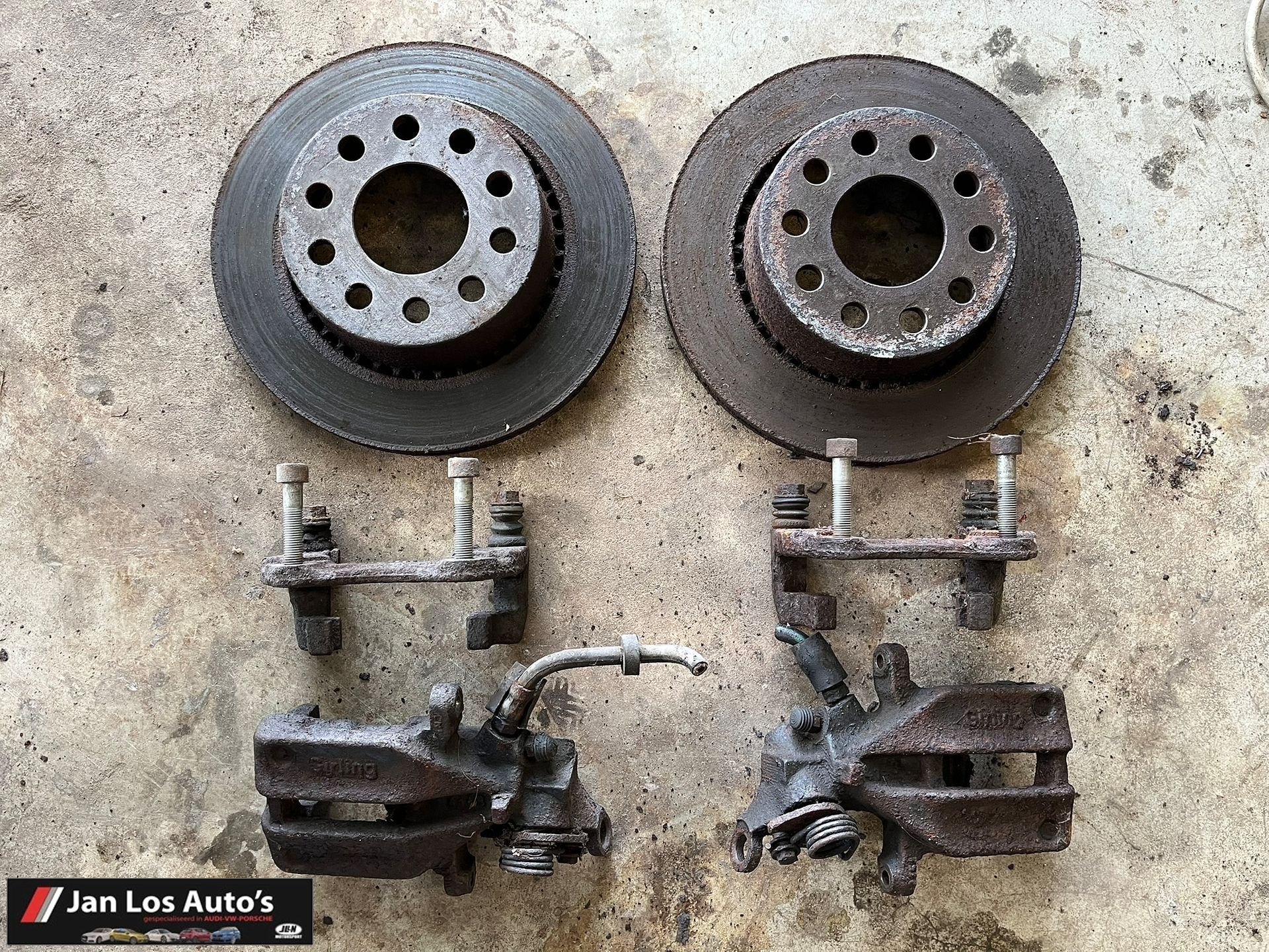 Audi V8 typ 44 c3 Remschijf Set  achter geventileerd quattro, -, Origine de la pièce connue, Audi, Utilisé
