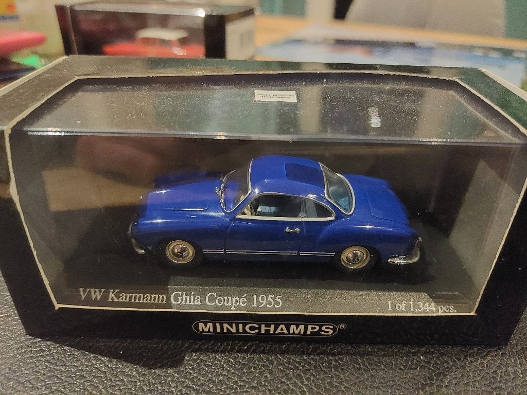 Minichamps Karmann Ghia Coupe bleu foncée 1/43, Enlèvement ou Envoi, Neuf, Voiture, MiniChamps