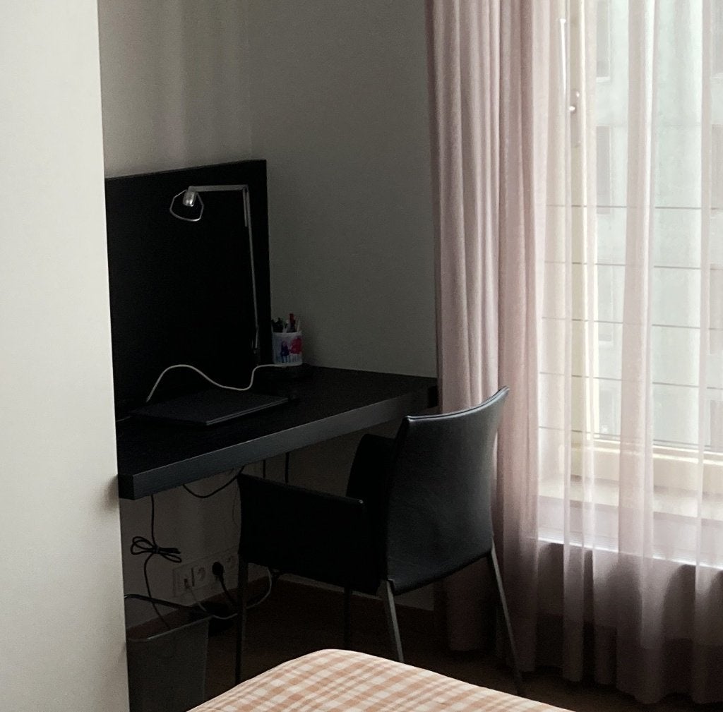Elegant en handig design bureau Porro Modern Scrittoio, Huis en Inrichting, Ophalen, Zwart, 135 cm, Hout