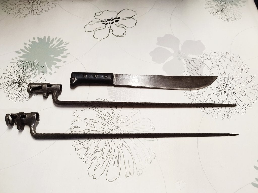 Lot : deux baïonnettes et un coutelas - 40€, Collections, Envoi, Armée de terre