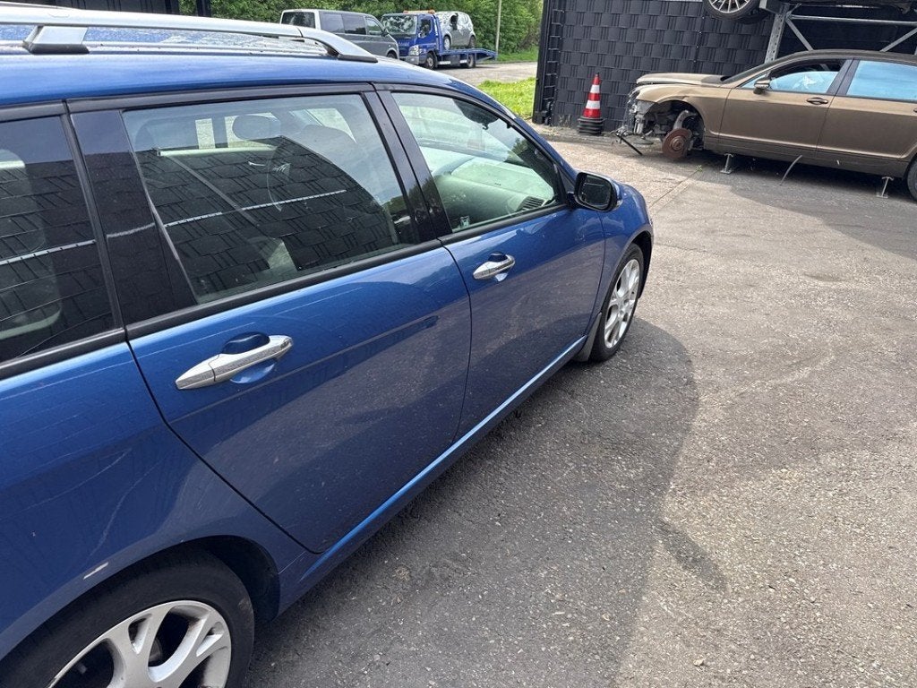 PORTE DROITE ARRIÈRE Honda Accord Tourer (CM / CN), Hanauer Landstraße  222-224
60314  Frankfurt am Main, DE, Honda, Utilisé, Porte