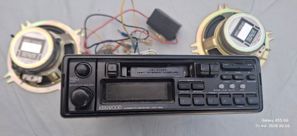 Een auto radio Kenwood + boxen, Auto diversen, Autoradio's, Zo goed als nieuw, Ophalen of Verzenden
